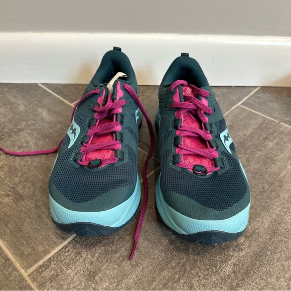 Saucony Xodus 10 Women's Teal and Magenta Athletic Shoes - Picture 3 of 6